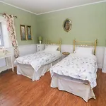 Longfield Lodge