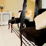 Sika Lodge Guesthouse