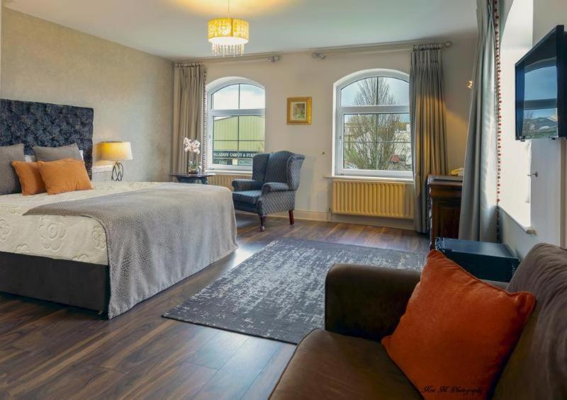 Brook Boutique Hotel 4*