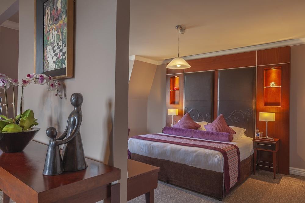 Hotel The Brehon &