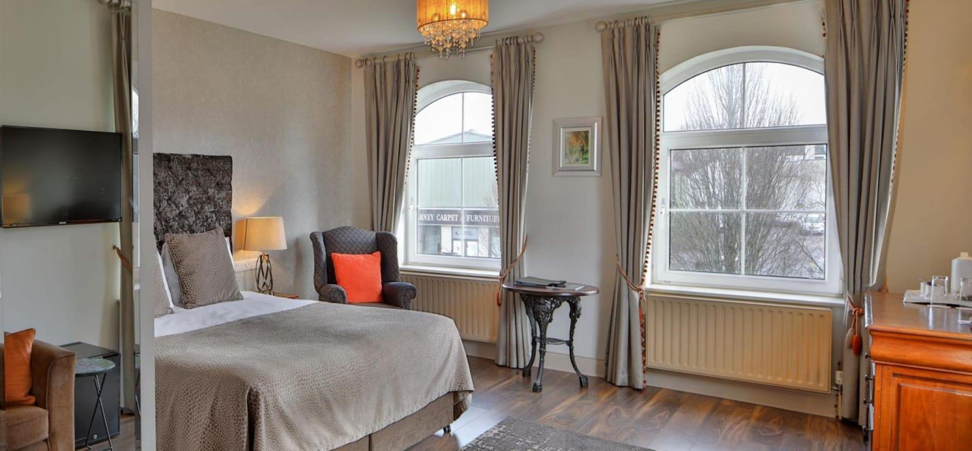 Brook Boutique Hotel 4*