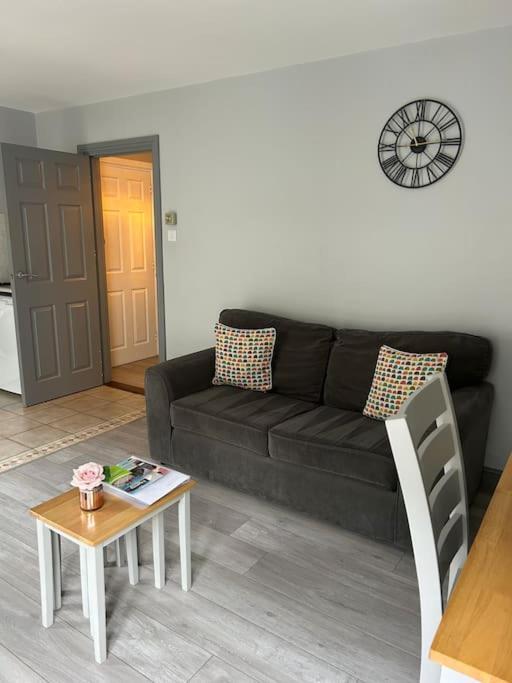 Chapel Place, Town Centre Apartment *