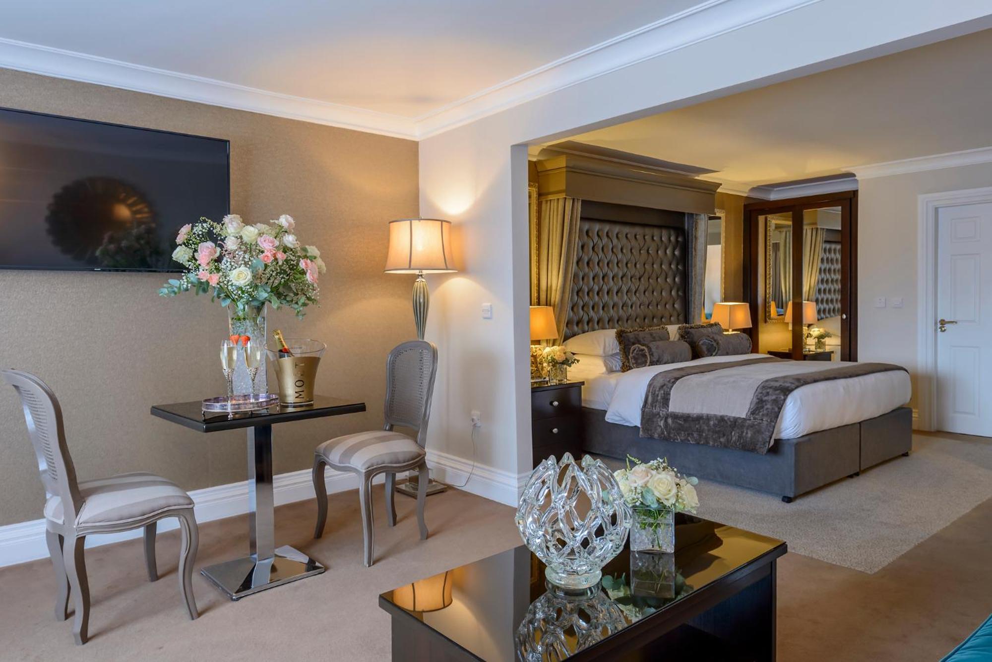 Oaks Hotel