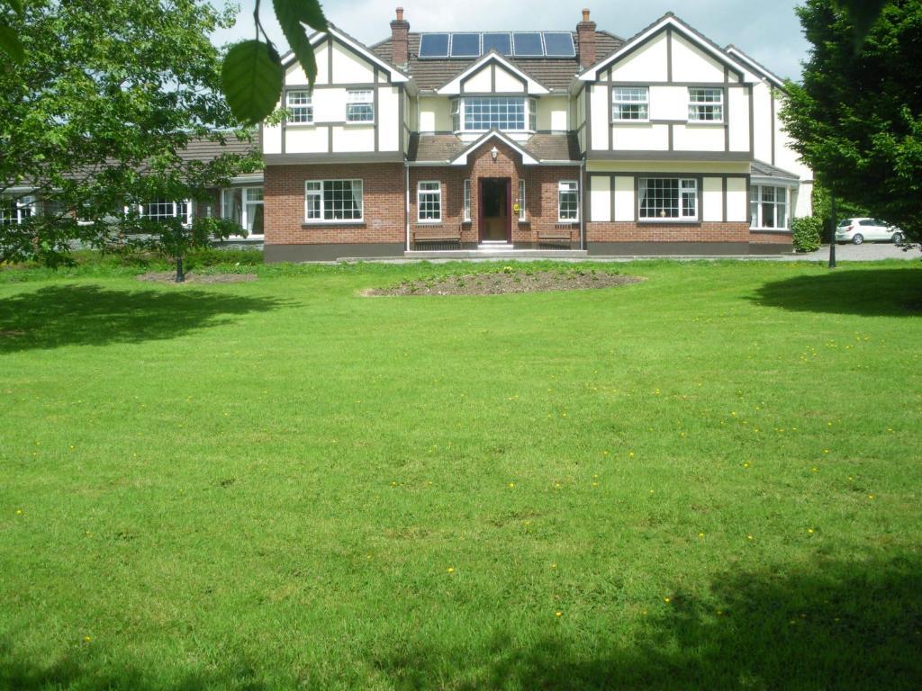 Redwood Bed & Breakfast 4*