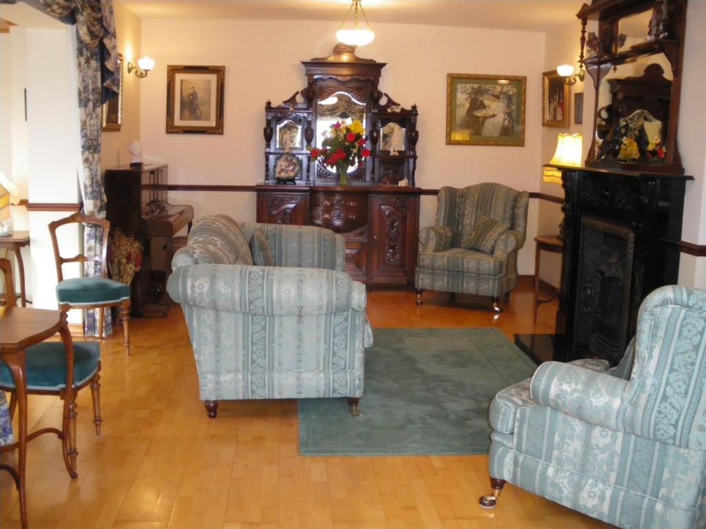 Redwood Bed & Breakfast 4*