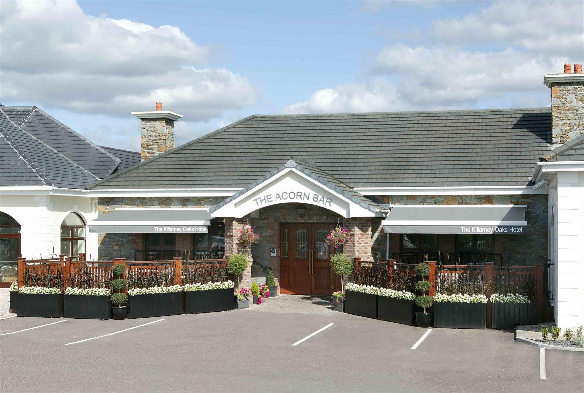 Oaks Hotel