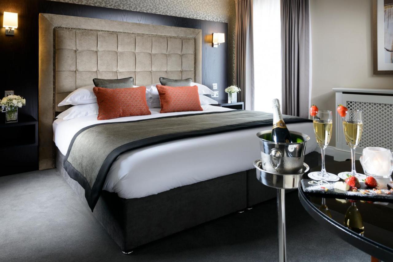 Oaks Hotel