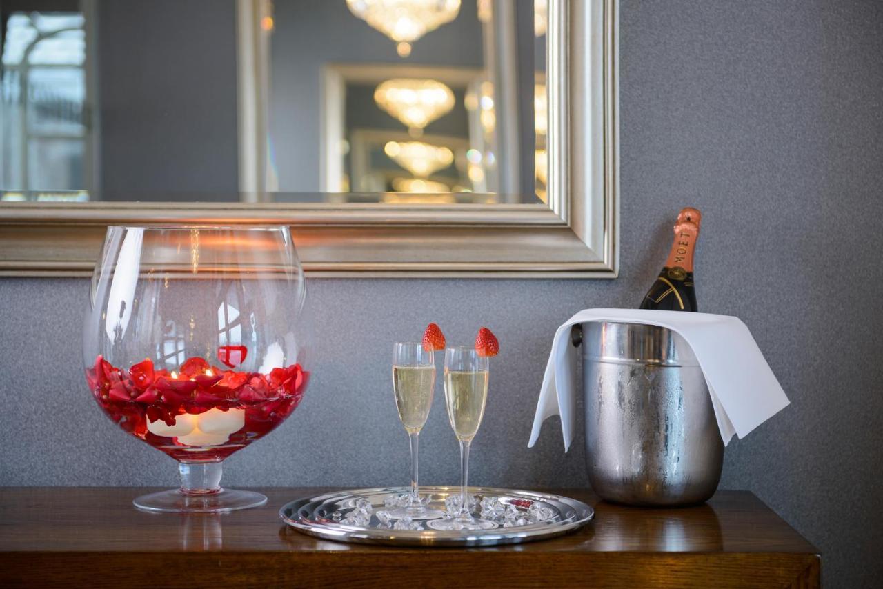 Oaks Hotel 4*