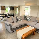 Killarney Old School Road Sleeps 6