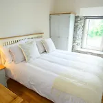 Killarney Old School Road Sleeps 6