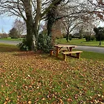 Spacious 2 Bedroom Apartment In Killarney