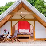 Killarney Glamping At The Grove, Suites And Lodges