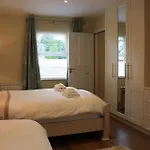 3 Fair Hill House Centrally Located With Parking And Wifi Sleeps 6