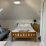 V93C9R0 Stone View Wonderful Spacious Two Bed Attic Rooms Private Entrance Private Bathroom With Kitchenette