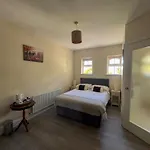 Woodville Lodge Guesthouse