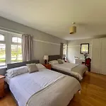 Woodville Lodge Guesthouse