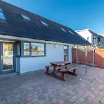 No 2 The Avenue