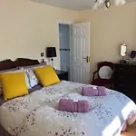 Cedar House Rooms And Apartment