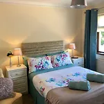 Cedar House Rooms And Apartment