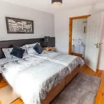 25 Killarney Holiday Village V93Y337