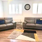 Shangri - La Spacious Family Townhouse