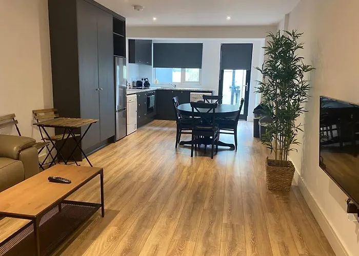 Apt 3 Silver Spruce - Killarney Town Free Parking