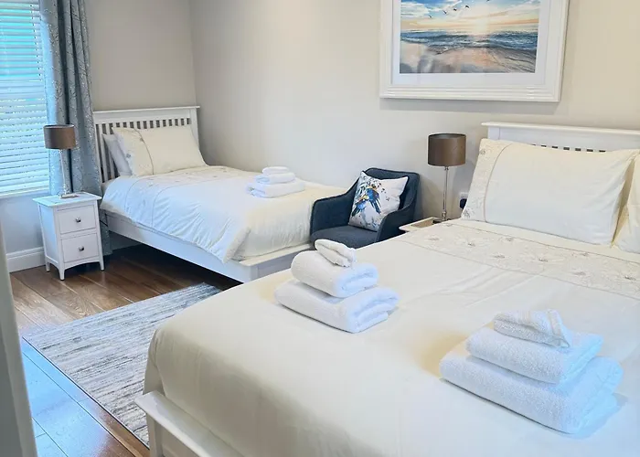 3 Fair Hill House Centrally Located With Parking And Wifi Sleeps 6
