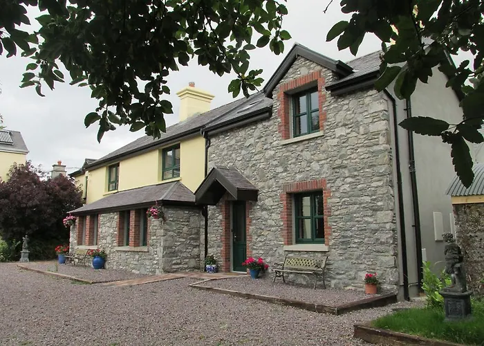 Lakeview Courtyard Cottage