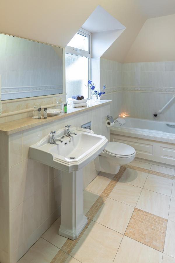 Earls Court House 4*
