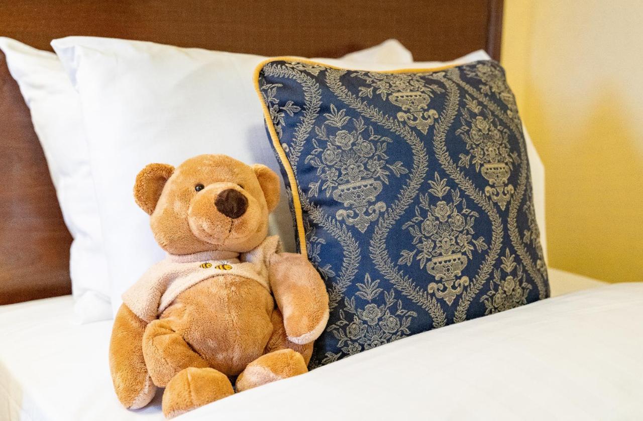 Earls Court House Guest house 4*
