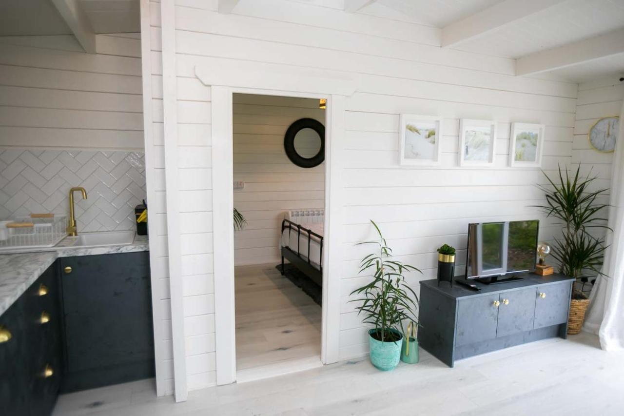 The Paddocks - Stylish, Cozy & Private Chalet Killarney