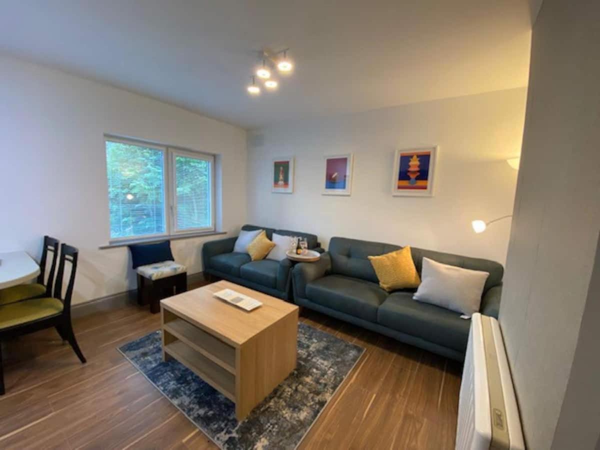 Location Location - Gorgeous 3 Bed In *