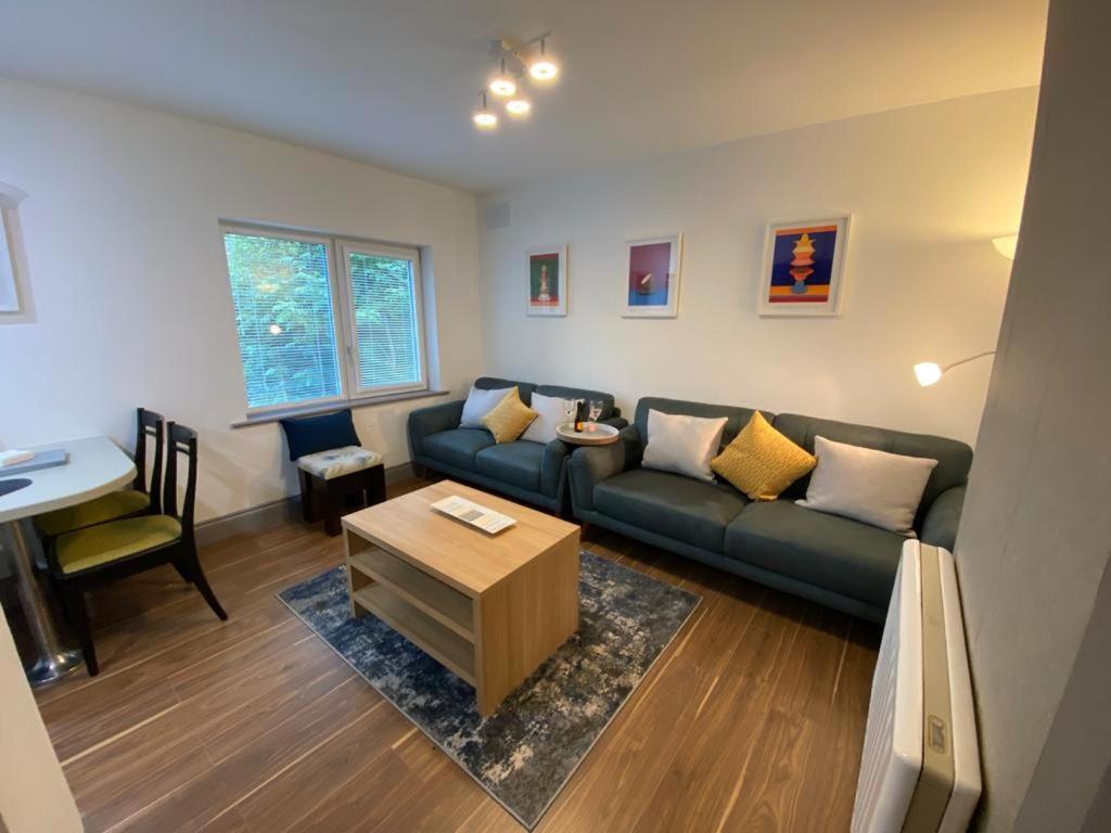 Apartment Location Location - Gorgeous 3 Bed In *