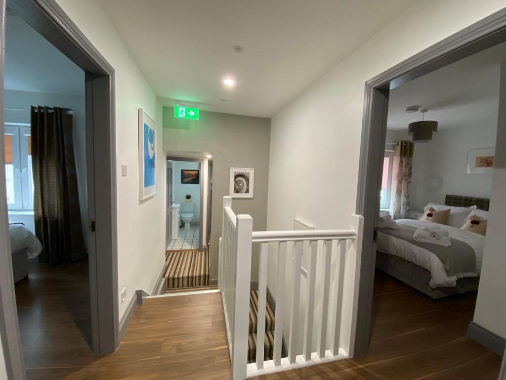Location Location - Gorgeous 3 Bed In *