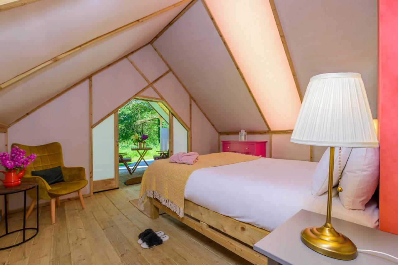 Luxury tent Killarney Glamping At The Grove, Suites And Lodges
