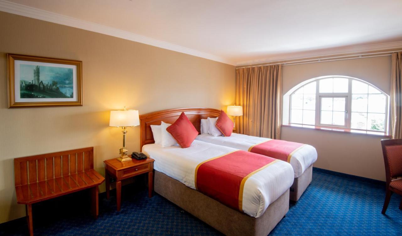 Towers & Leisure Centre 4*