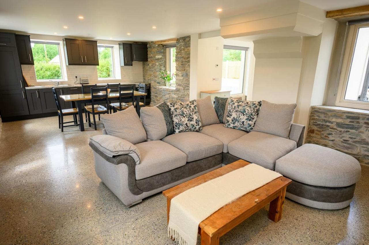 Old School Road Sleeps 6 Holiday home *
