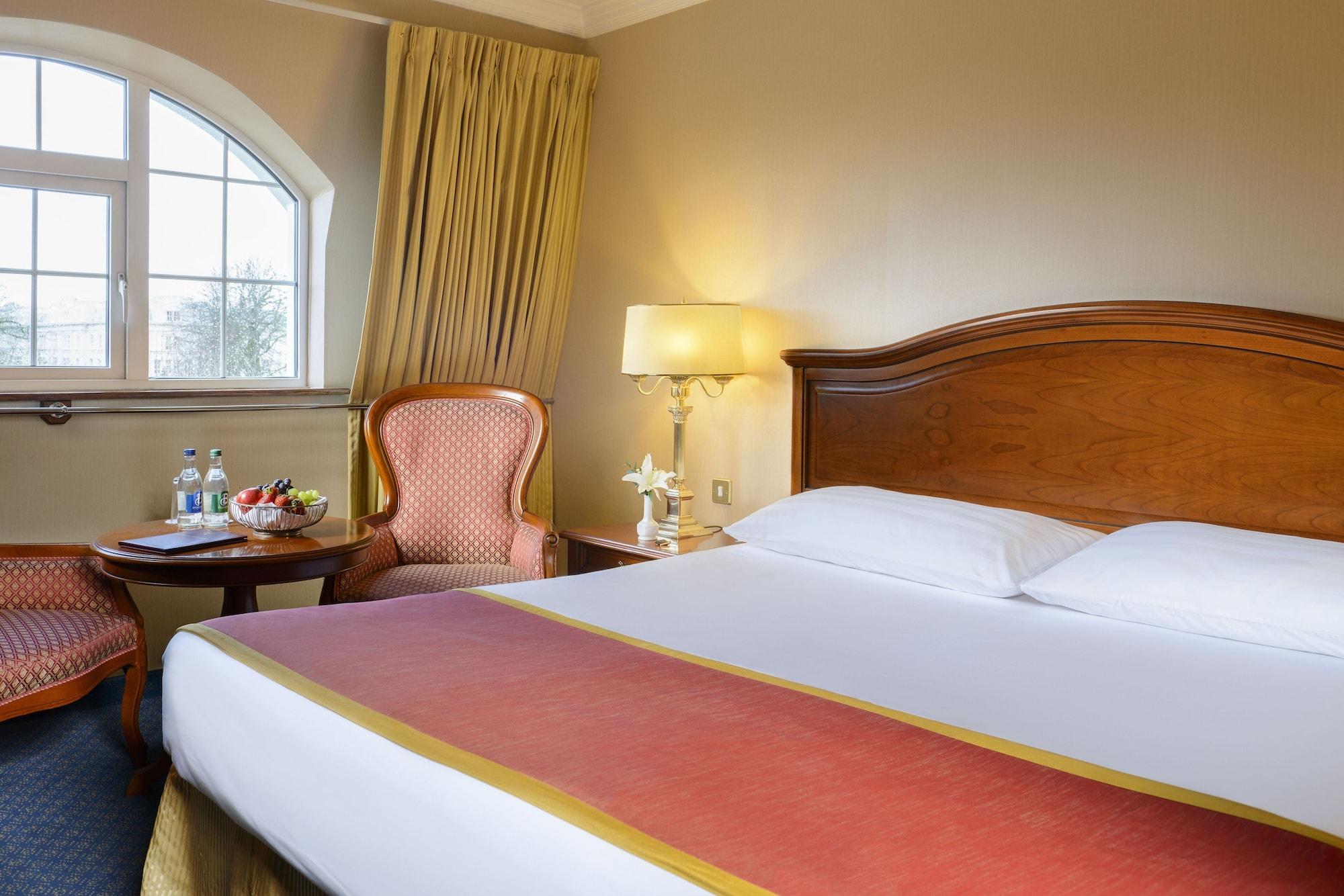 Avenue Hotel