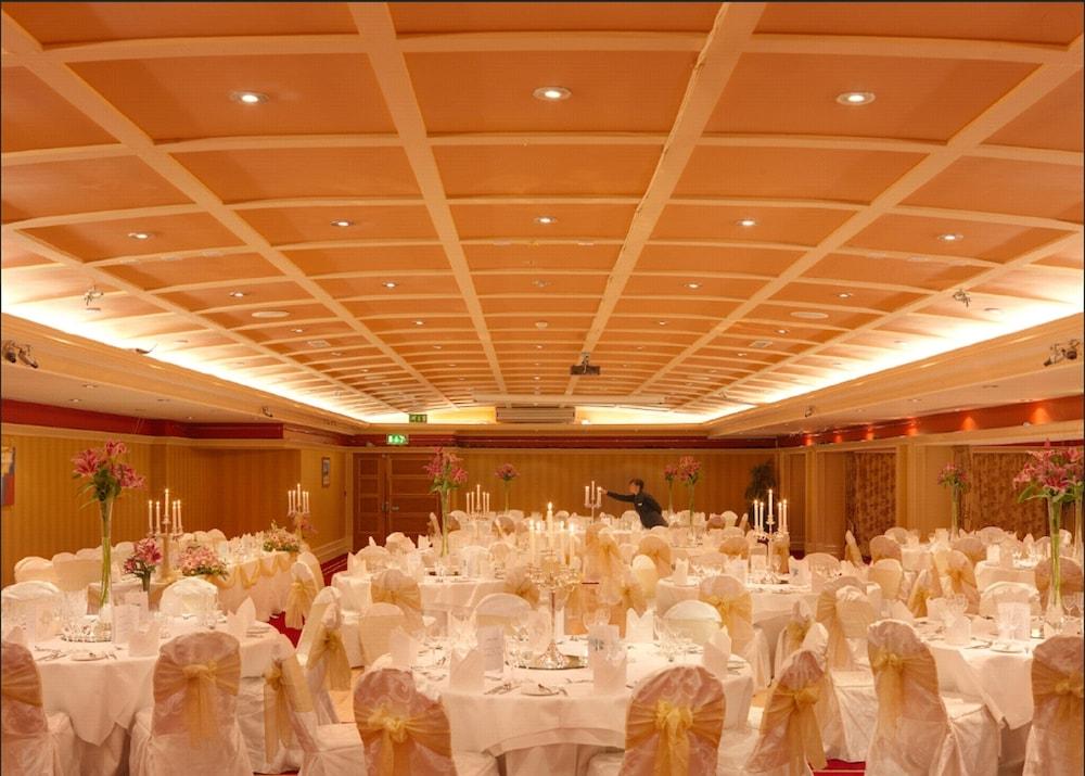 Avenue Hotel