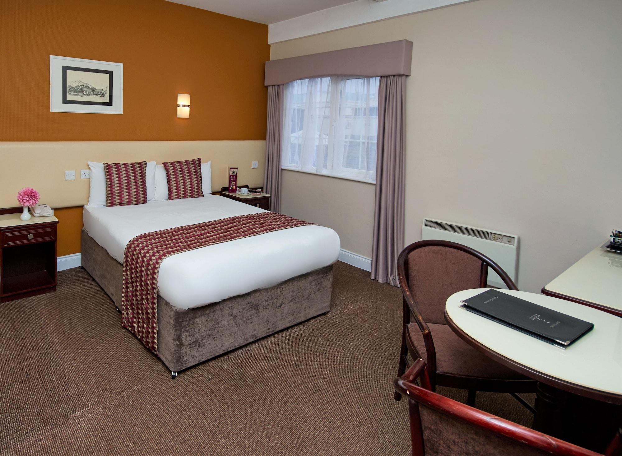 Eviston House 3*