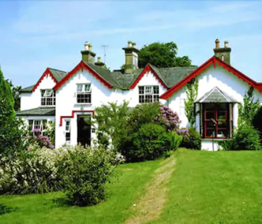Killeen House And Rozzers Restaurant Hotel 3*