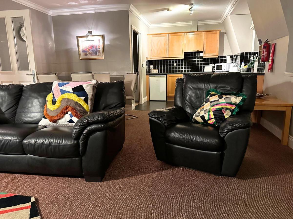 Spacious 2 Bedroom In *