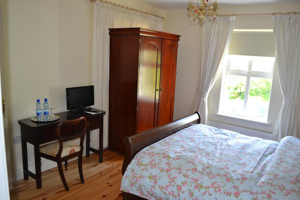 Guaire House Bed & Breakfast 4*
