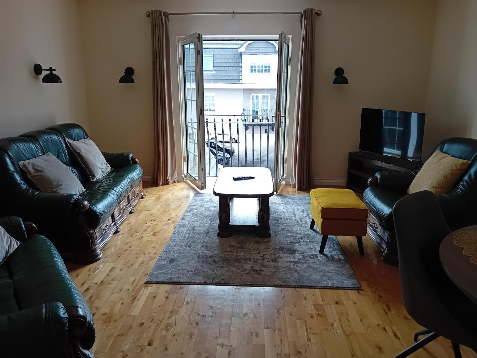 Floor Townhouse Apartment *