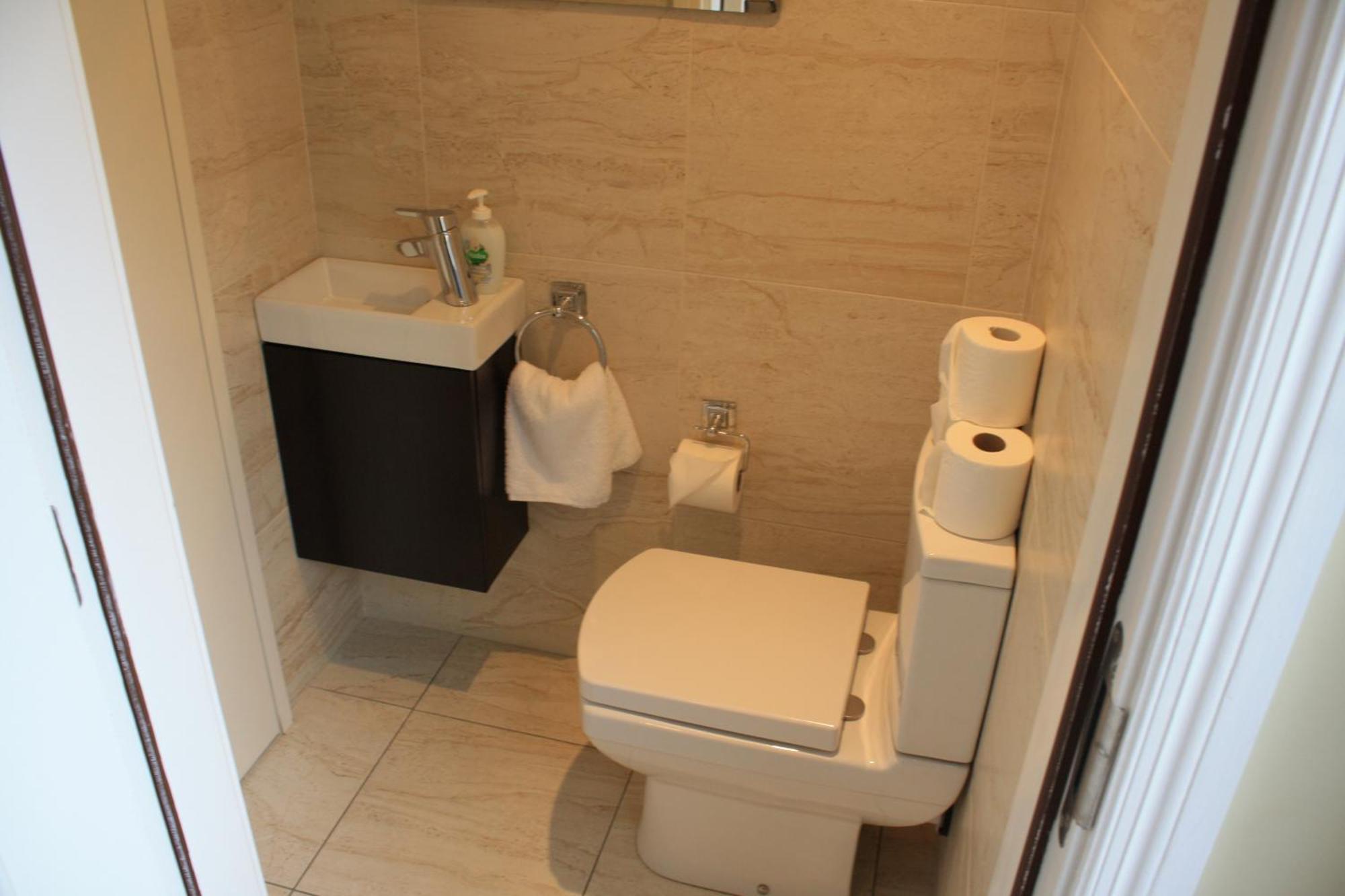 3 Fair Hill House Centrally Located With Parking And Wifi Sleeps 6 Holiday home
