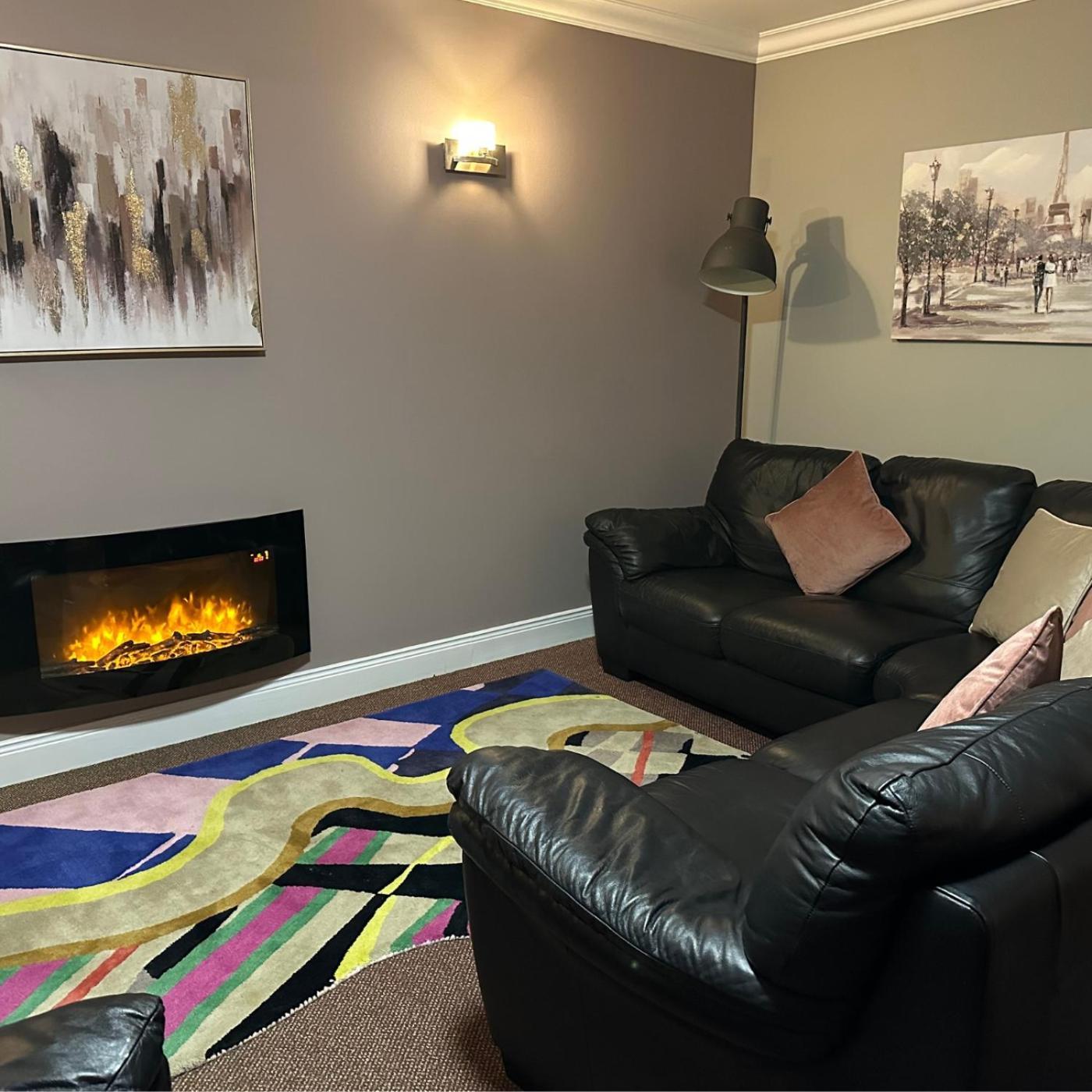 Spacious 2 Bedroom In Apartment