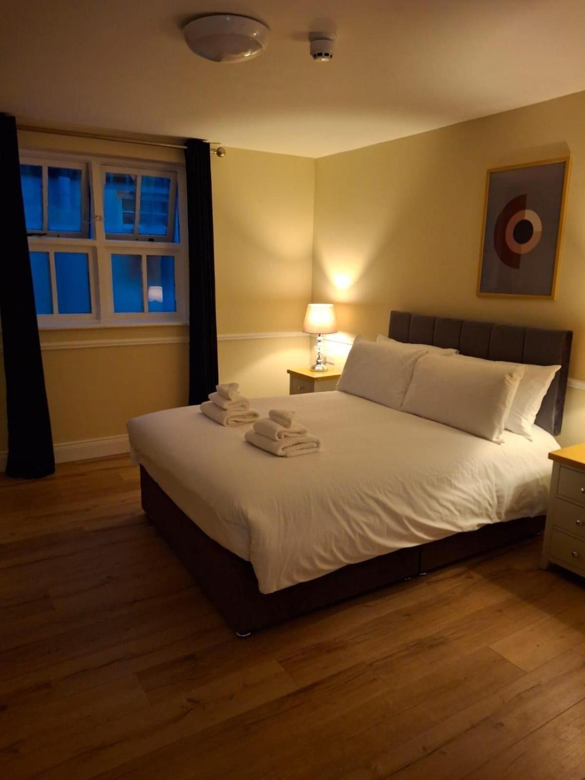 Whitegates Hotel *