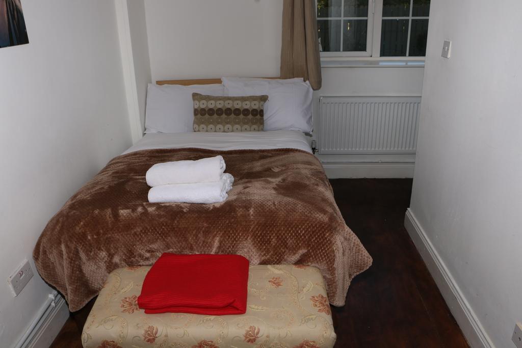 Rockfield House 2*