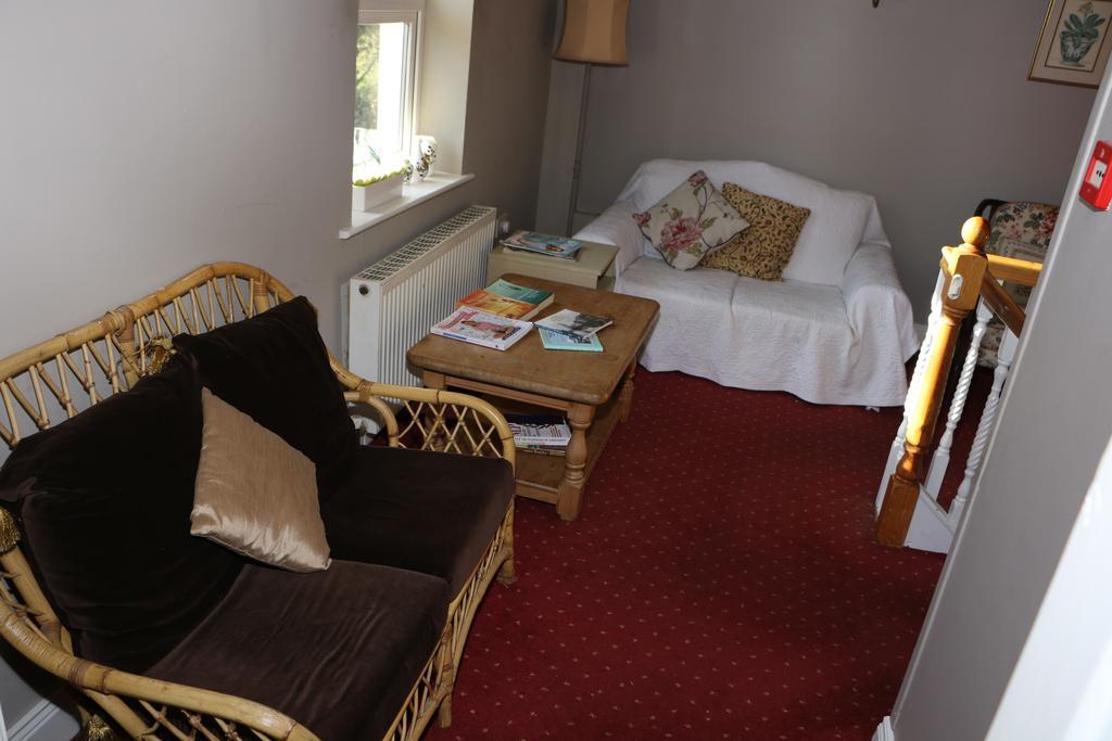 Rockfield House 2*