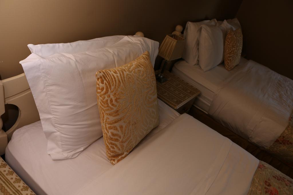 Rockfield House 2*